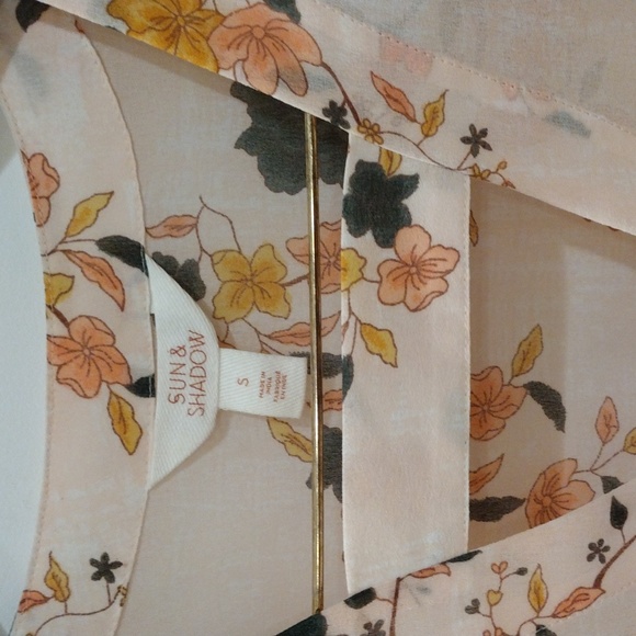 Sun & Shadow. Size Small. Sheer Flowy Top. - Picture 2 of 7